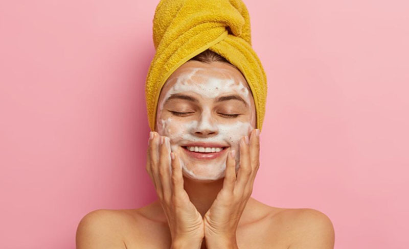 Sumber: https://www.freepik.com/free-photo/morning-routine-relaxing-time-concept-pleased-young-woman-washes-face-cleans-skin-with-soap-wears-yellow-towel-head-keeps-eyes-shut-from-pleasure_12494888.htm#query=wash%20face&position=14&from_view=search