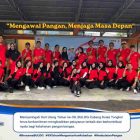 Keluarga besar Perum BULOG Cabang Kuala Tungkal berfoto bersama dalam rangka peringatan HUT ke-59 BULOG dengan tema “Mengawal Pangan, Menjaga Masa Depan”, Rabu (13/05/2026).