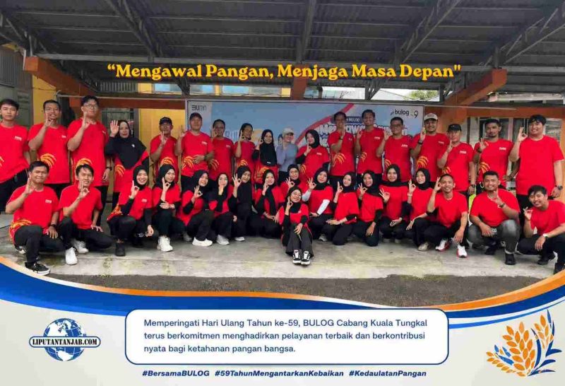 Keluarga besar Perum BULOG Cabang Kuala Tungkal berfoto bersama dalam rangka peringatan HUT ke-59 BULOG dengan tema “Mengawal Pangan, Menjaga Masa Depan”, Rabu (13/05/2026).