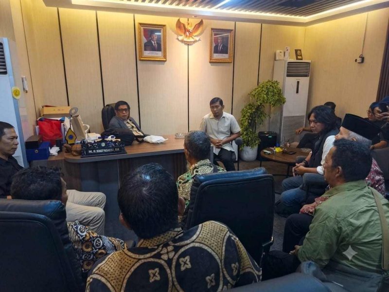 Pertemuan masyarakat adat SAD Sialang Pungguk bersama Perkumpulan Hijau dengan Badan Legislasi (Baleg) DPR RI di Jakarta, dalam rangka menyampaikan aspirasi terkait konflik agraria dengan PT Indo Kebun Unggul (PT IKU) yang telah berlangsung hampir 30 tahun.